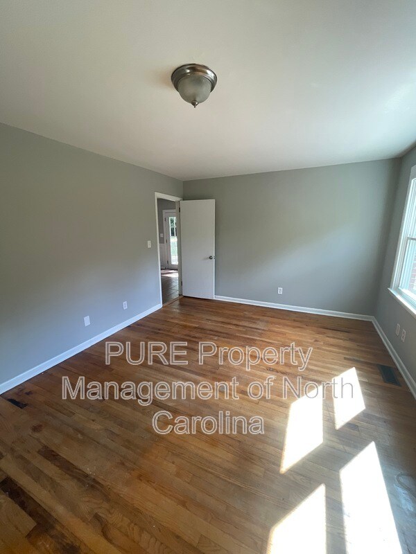 Building Photo - 4314 Wedgewood Dr