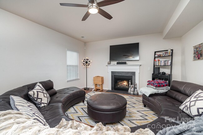 Building Photo - 3531 Ettrick Pl