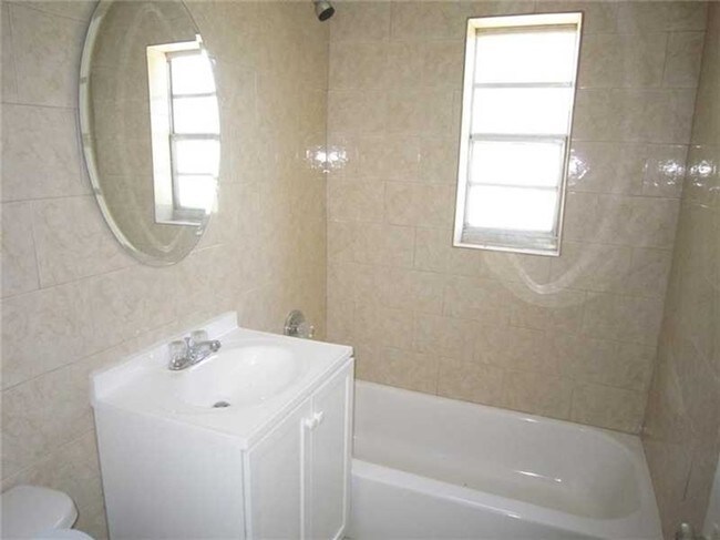 Foto del interior - Normandy Isle Fourplex