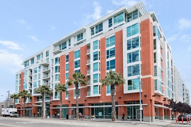 Building Photo - 555 4th St