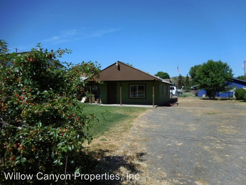 230230 SE 8th St, Madras, OR 97741 Room for Rent in Madras, OR