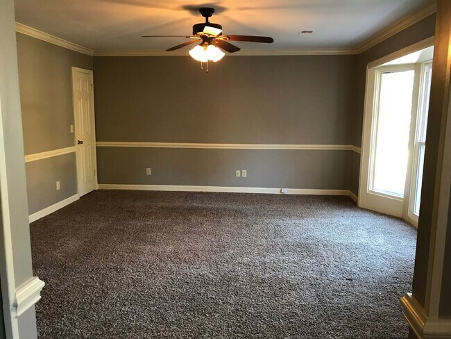 Foto del edificio - "Charming 3-Bedroom Retreat with 2 Full Baths in Jonesboro – 1625 Sq Ft of Comfort!"