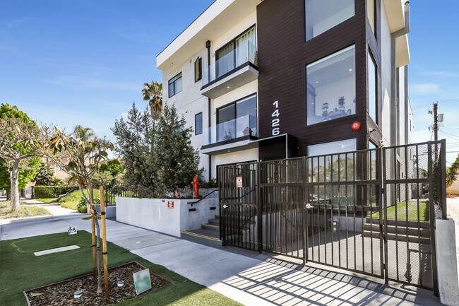Foto del edificio - 1426 S Hayworth Ave
