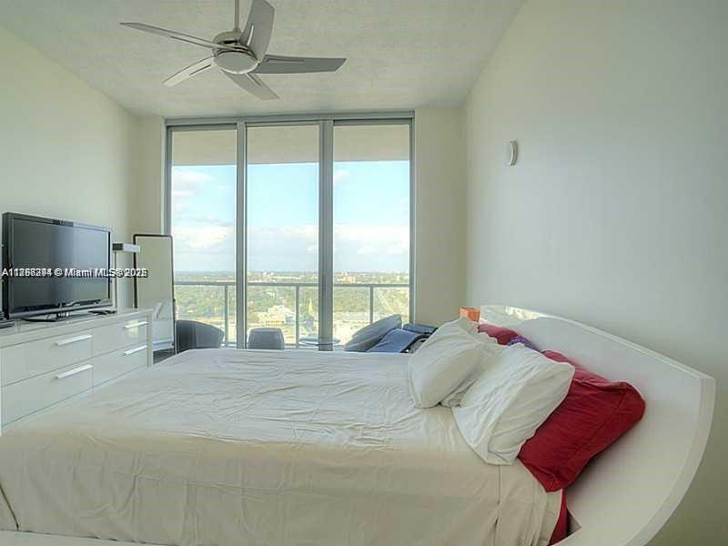 Foto principal - 3470 E Coast Ave