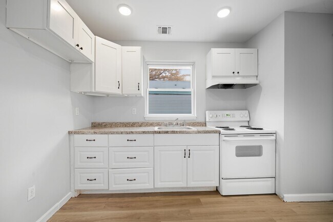 Building Photo - 212 N 1st St