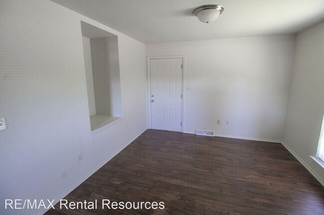 Building Photo - 4 br, 2 bath House - N 201 West Blv