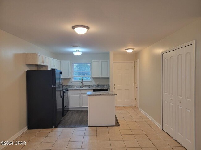 Foto del edificio - 5820 Hickory St