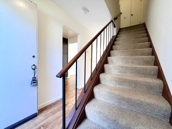 Foto del edificio - Pet Friendly Linda Mar Townhouse!