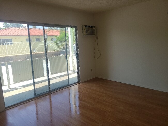 Building Photo - 160 S El Molino Ave