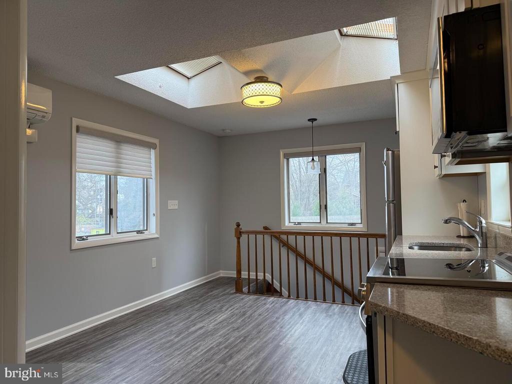 Foto del edificio - 353 Savannah Rd