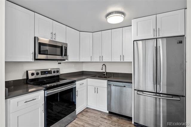 Building Photo - 3100 E Cherry Creek S Dr