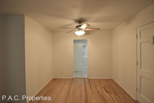 Building Photo - 1 br, 1 bath Apartment - 11645  Moorpark S...