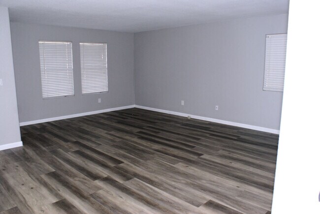 Foto del edificio - 517 Osprey Dr