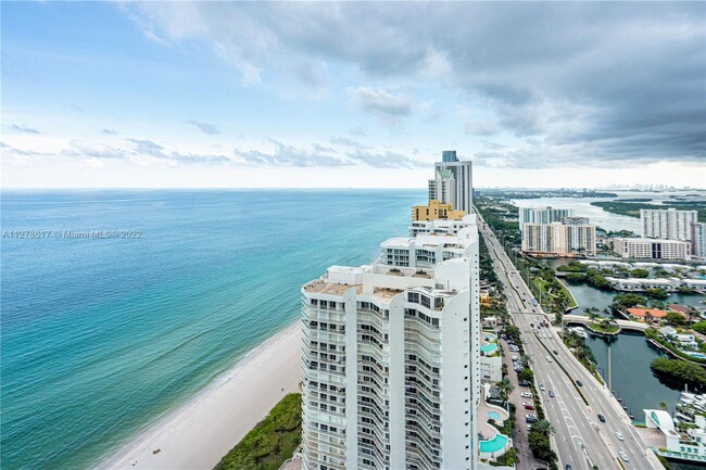 Foto del edificio - 16699 Collins Ave