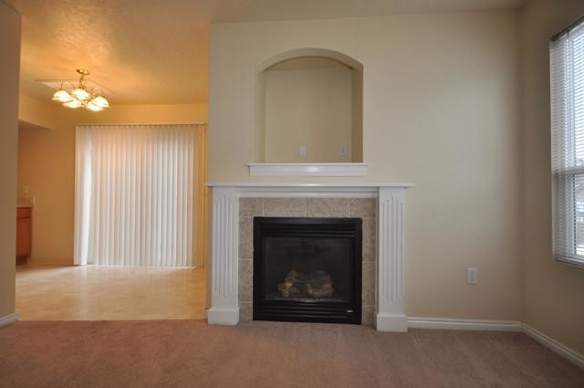 Building Photo - 2 Bed, 1.5 Bath Town-Home Move in Ready
