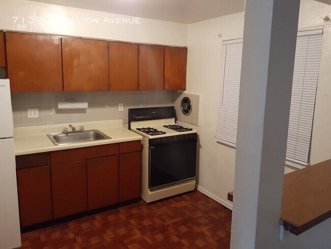 Foto del edificio - 7139 Lexington Ave