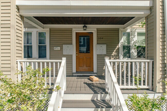 Building Entrance - 217-21 Lamartine St