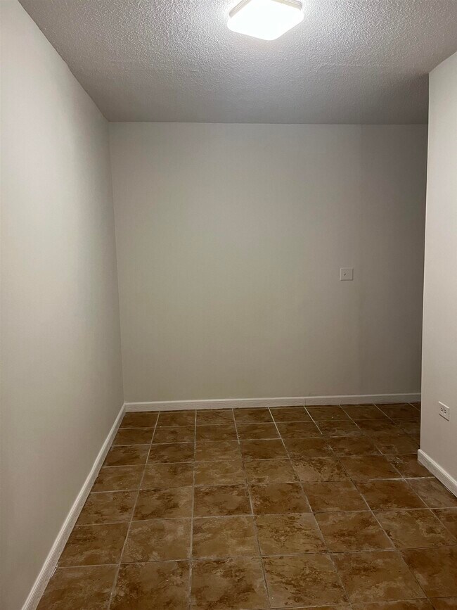 Foto del edificio - 7004 BLVD E