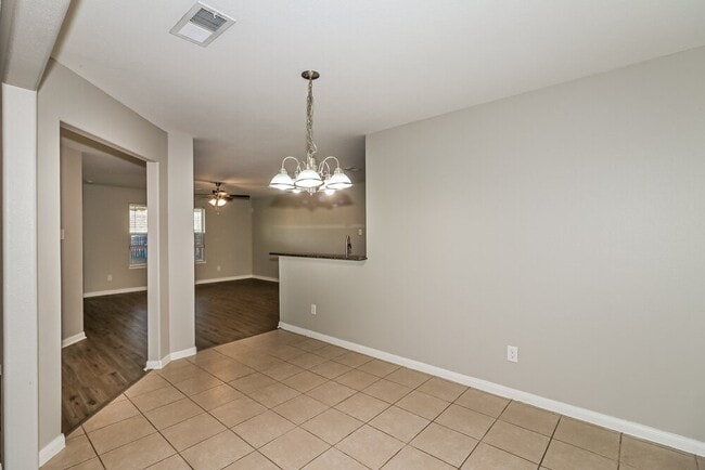 Building Photo - 2131 Golden Topaz Dr