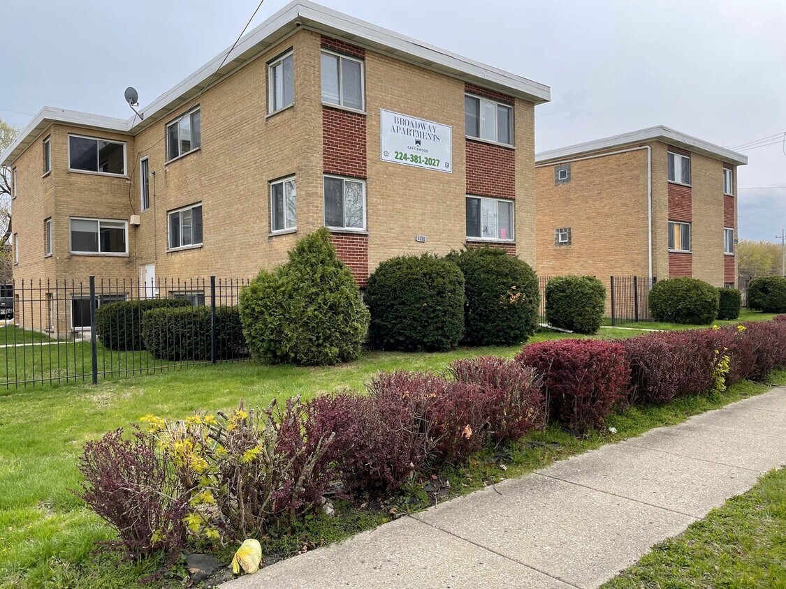 Primary Photo - 1111 Broadway Ave