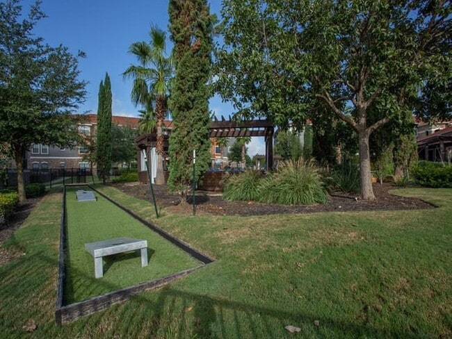 Building Photo - 401 Teravista