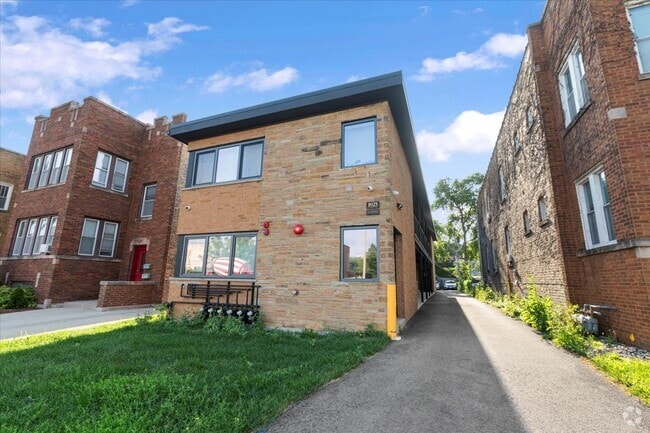 Building Photo - 1025 N Harlem Ave
