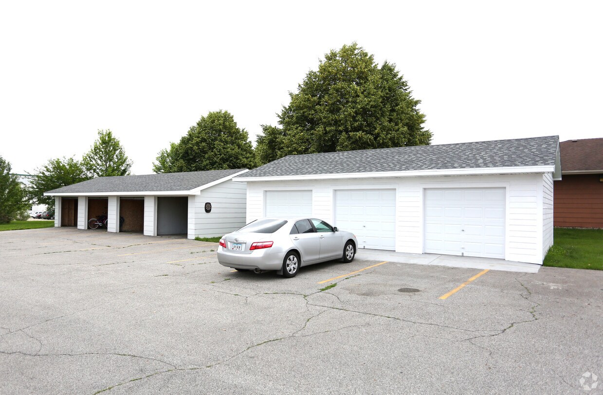Building Photo - 307-309 NE Trilein Dr