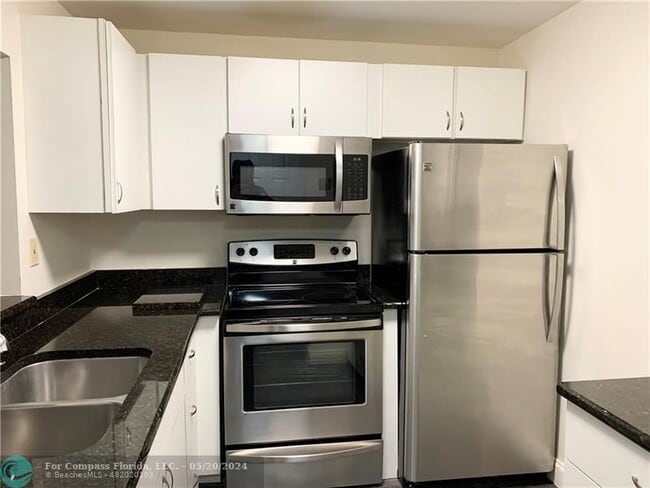 Building Photo - 4154 NW 90th Ave
