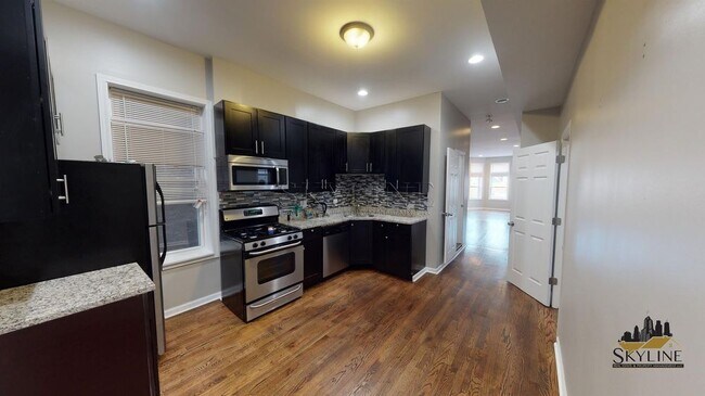 Building Photo - 2130 W. Cermak Road Unit 2F