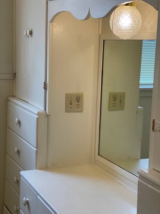 Bathroom - 1604 Palm St