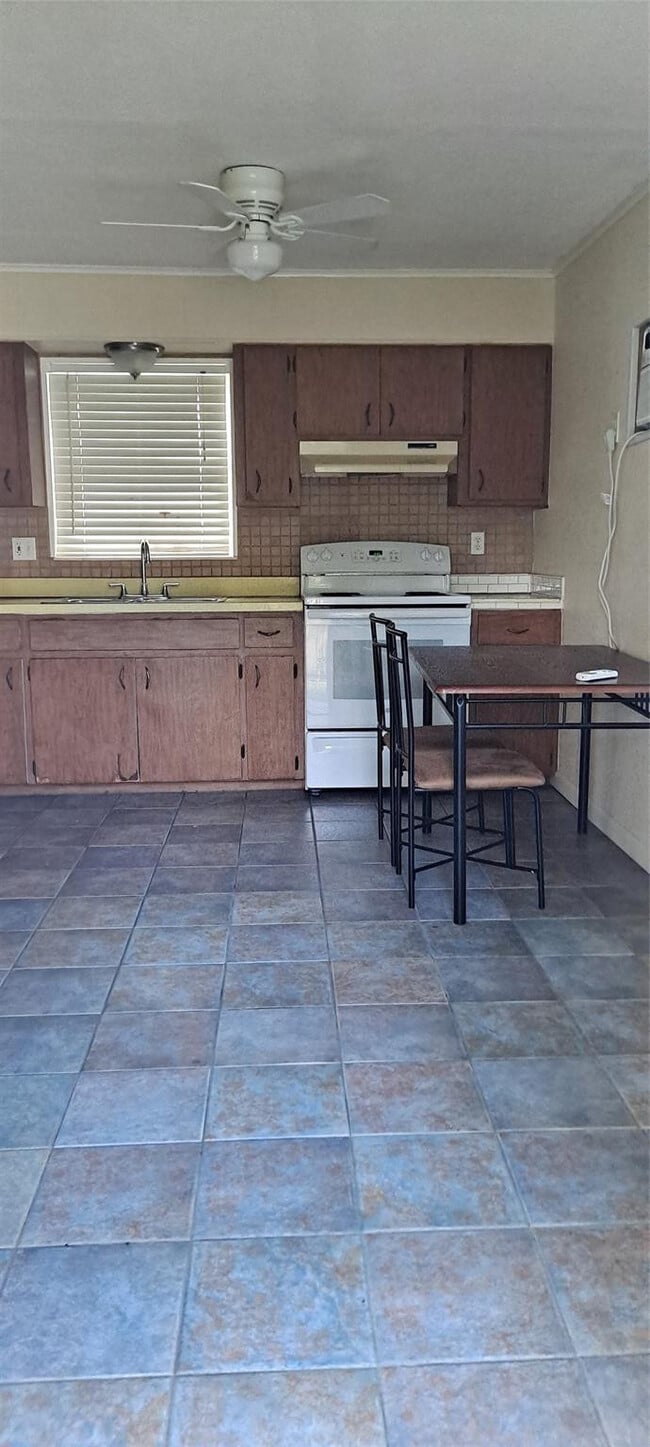 Building Photo - 1118 US-441