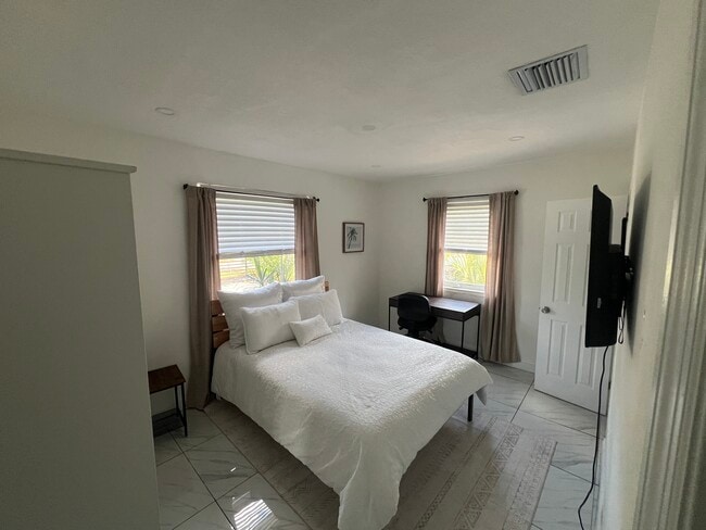Foto del edificio - 4200 NW 11th Ct