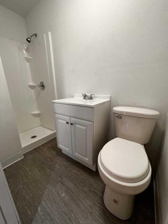 2011 16th St Unit 2011 16th, North Bend, OR 97459 Apartments in North