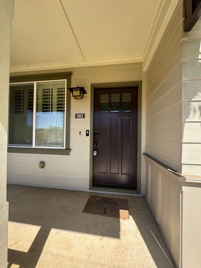 Building Photo - Stunning  3-Bedroom/2.5-Bath - $4000.00 Lo...