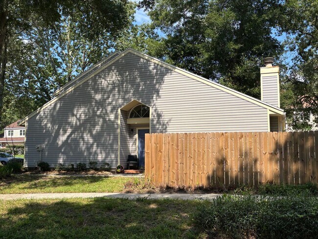 Building Photo - 7550 Manassas Ct E