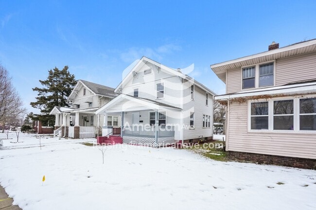 Building Photo - 1108 Diamond Ave