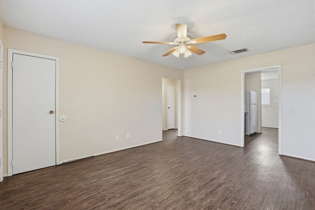 Building Photo - 1116 Hanover St