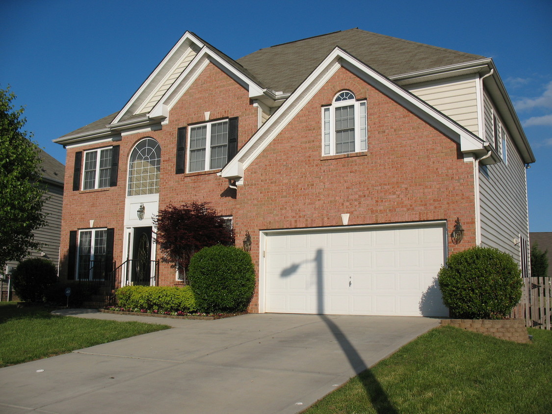 Foto principal - 10907 Hellebore Rd