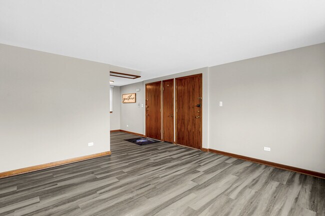 Foto del edificio - 7105 W Foster Pl
