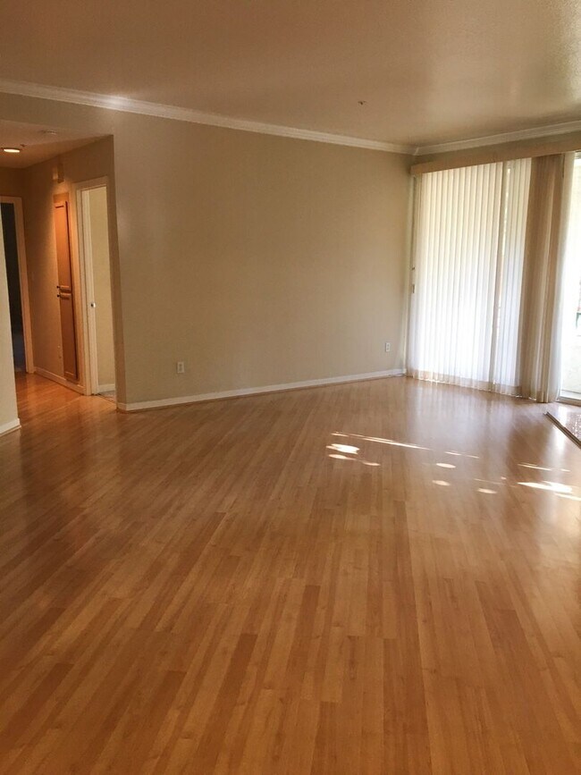 Foto del edificio - Must See! Stunning 2 Bedroom 2 Bath Condo ...