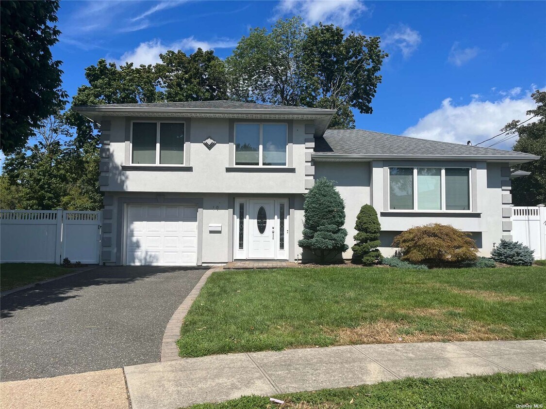 19 Kay St, Jericho, NY 11753 House Rental in Jericho, NY