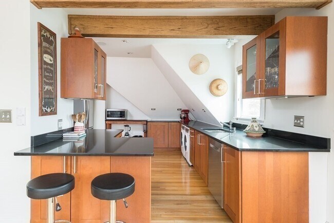 Photo - 185 Davis Ave Townhome