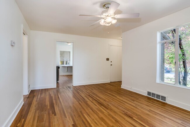 Building Photo - 397 Saunders St