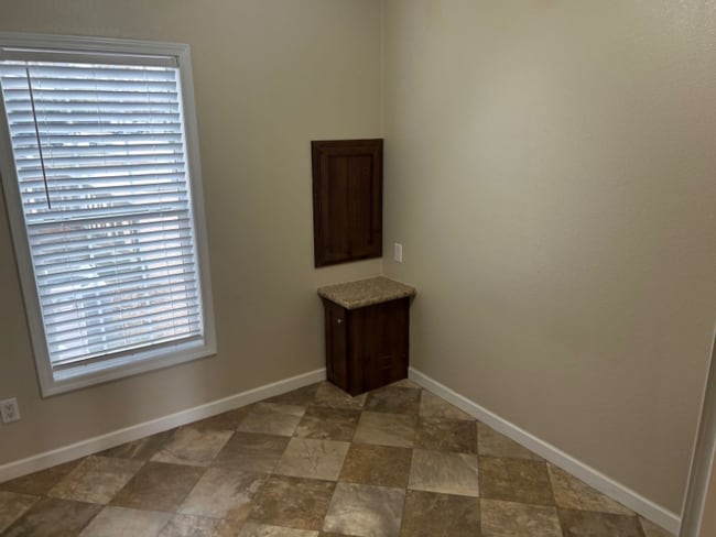 Foto del edificio - 2211 Ashberry Ave