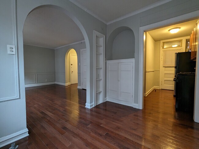 Building Photo - 542 W Surf St