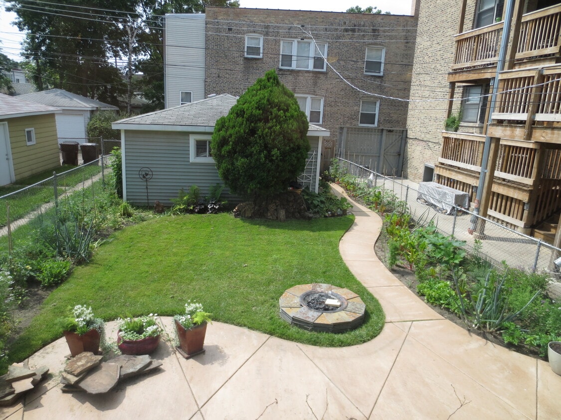 Yard - 2453 W Wilson Ave