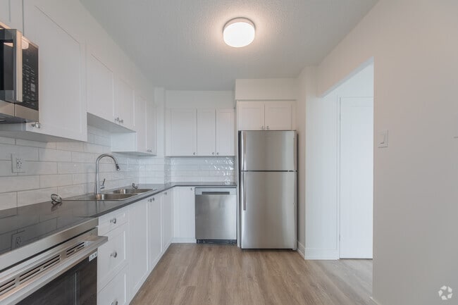 1BR, 1BA - 653SF - Kitchen - 50 Burnhill Road