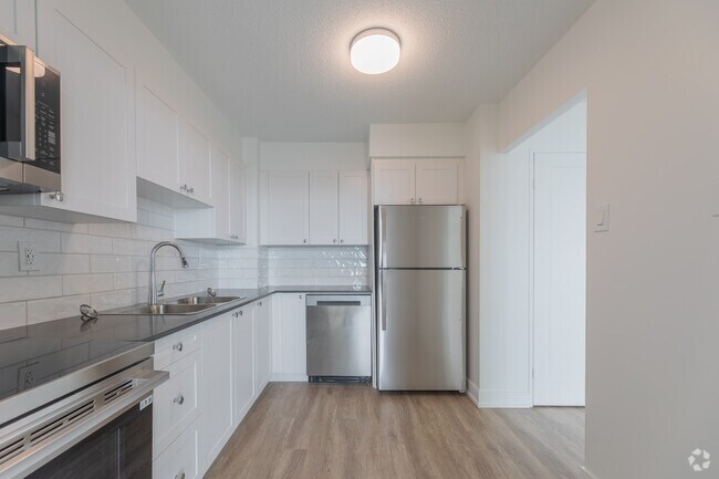 1BR, 1BA - 653SF - Kitchen - 50 Burnhill Road