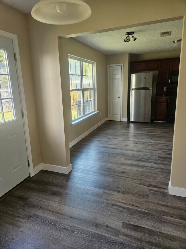 Foto del edificio - 500 Jaclyn Cir