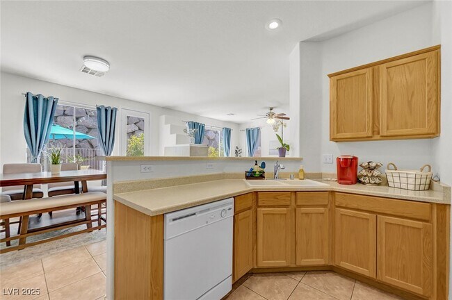 Foto del edificio - 725 Principle Point Ave